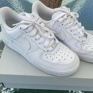 Women Nike Air Force 1 ‘07 size 5.5